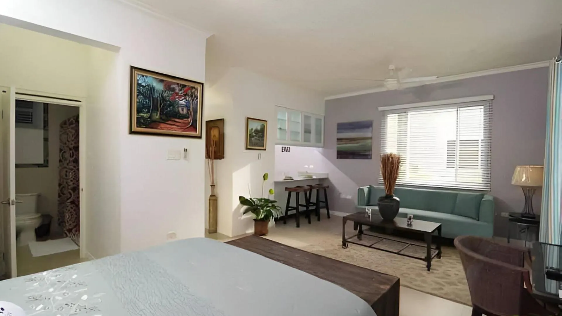 1-Bed Smart Access Condo Near Bob Marley Museum كينغستون شقة