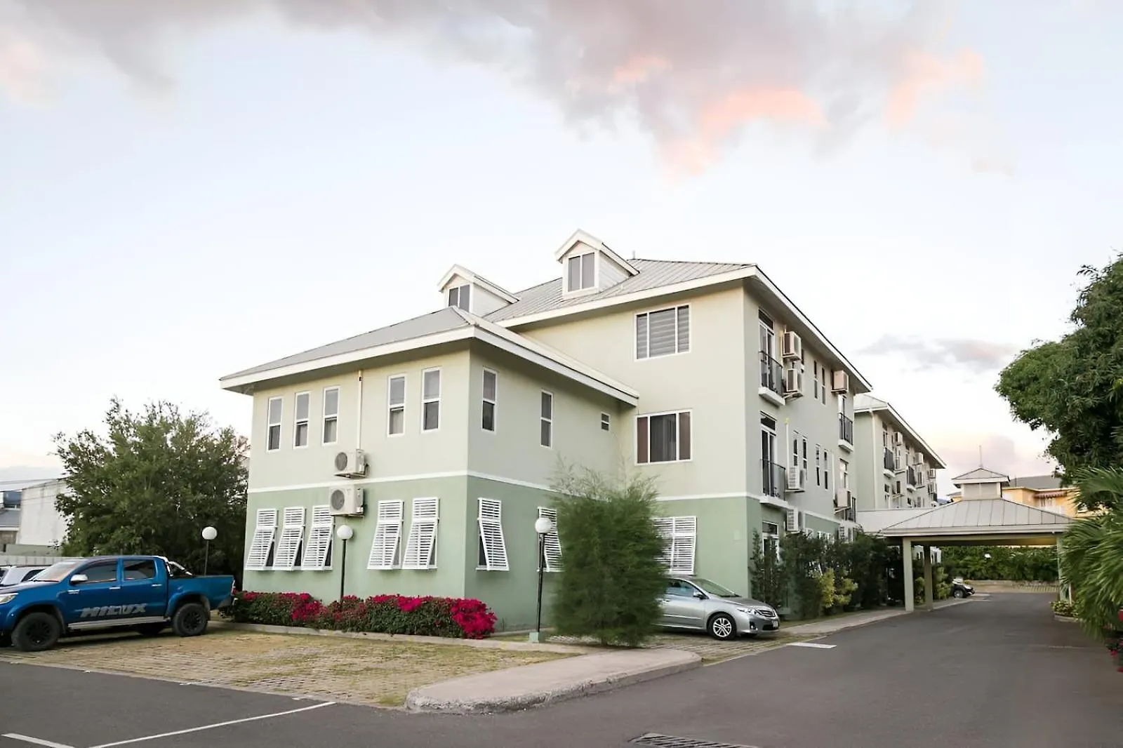 1-Bed Smart Access Condo Near Bob Marley Museum Kingston
